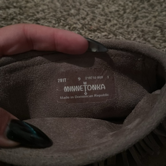 🪶 Minnetonka Boots 🩶 - Picture 3 of 3